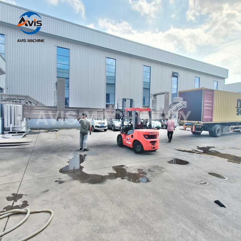 The 12-meter water bath defrosting equipment/bubble Thawing machine has been successfully loaded and shipped